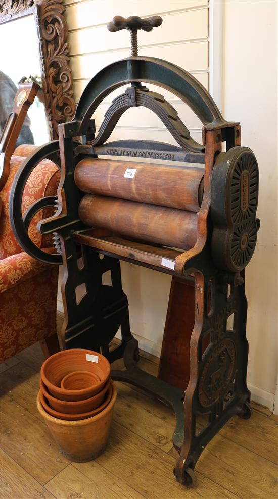 A cast iron mangle, H.147cm